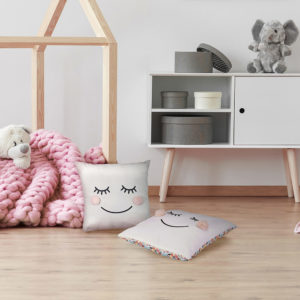 Coussin Pompon Fille M8 Coussin Pompon Fille M8