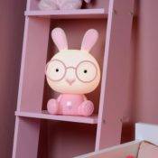 Illuminatez votre espace avec la Lampe de table Lucide Dodo Rabbit dimmable 3w en rose